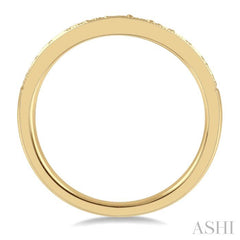1/3 Ctw Curved Center Milgrain Border Round Cut Diamond Wedding Band in 14K Yellow Gold