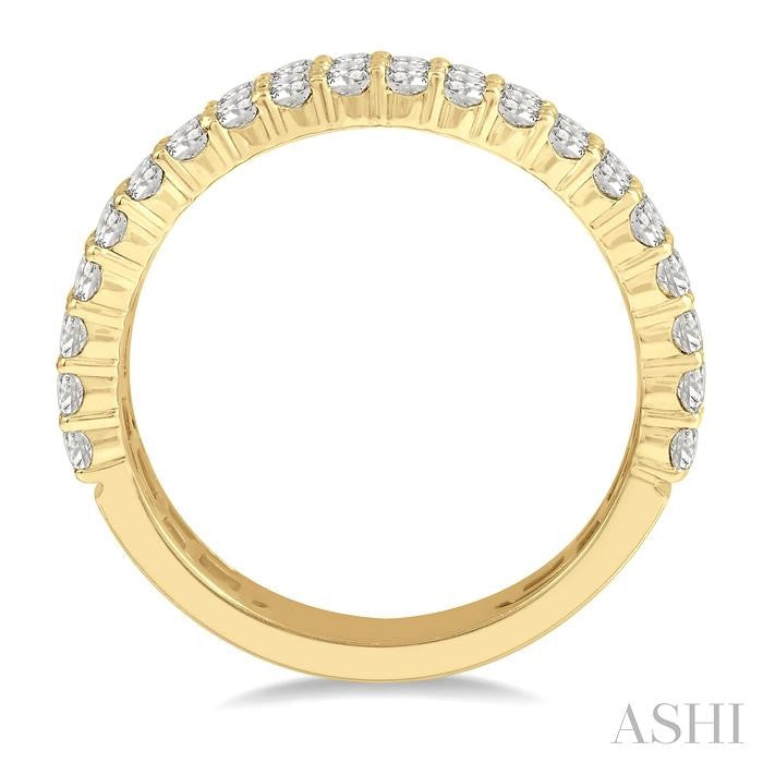 1 1/4 Ctw Triple Row Round Cut Diamond Wedding Band in 14K Yellow Gold