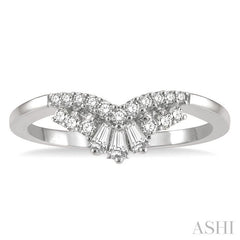 1/4 Ctw Chevron Center Baguette and Round Cut Diamond Wedding Band in 14K White Gold