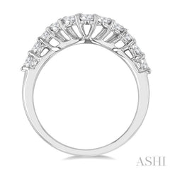 3/4 Ctw Curved Round Cut Diamond Wedding Band in 14K White Gold