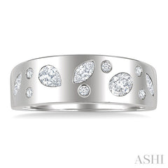 1/2 Ctw Scatter Mixed Diamond Cut Bold Gold Fashion Band in 14K White Gold