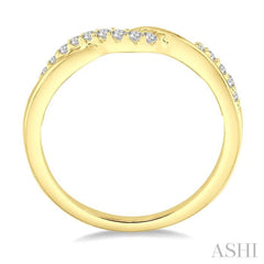 1/5 Ctw Twisted Top Round Cut Diamond Wedding Band in 14K Yellow Gold
