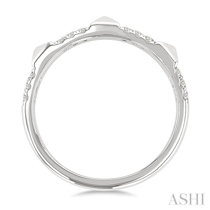 1/4 Ctw Pyramid Accent Round Cut Diamond Fashion Ring in 10K White Gold