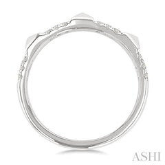 1/4 Ctw Pyramid Accent Round Cut Diamond Fashion Ring in 10K White Gold