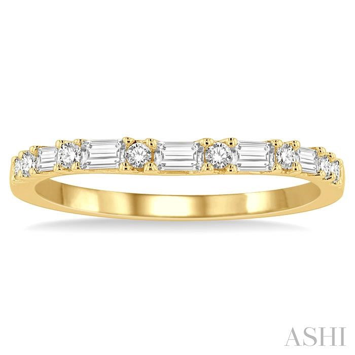 1/3 Ctw Baguette and Round Cut Diamond Wedding Band in 14K Yellow Gold