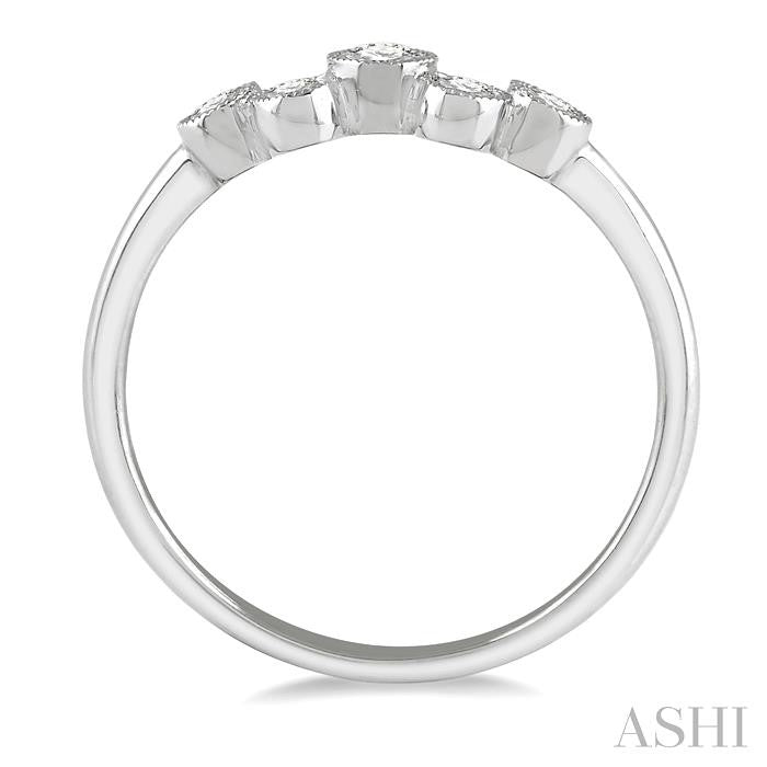 1/4 Ctw Circular Link Round Cut Diamond Fashion Ring in 14K White Gold