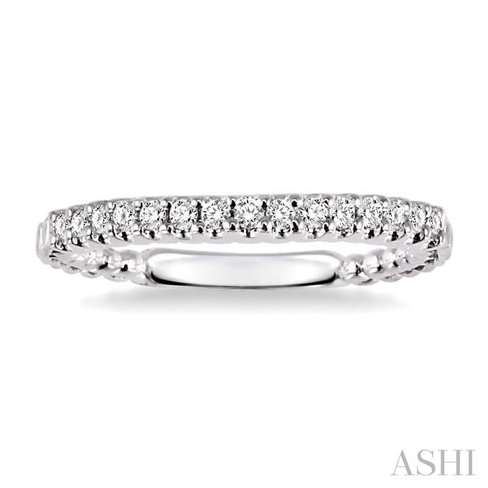 1/4 Ctw Lattice Round Cut Diamond Wedding Band in 14K White Gold