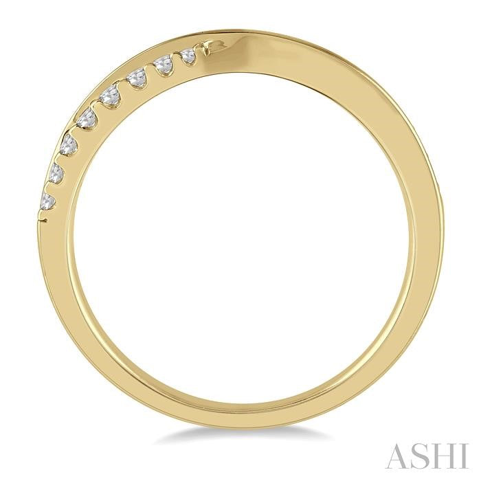 1/5 Ctw Crossover Round Cut Diamond Wedding Band in 14K Yellow Gold