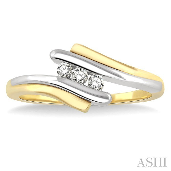 1/10 Ctw Three Stone Round Cut Diamond Band in 14K Yellow Gold
