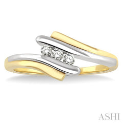 1/10 Ctw Three Stone Round Cut Diamond Band in 14K Yellow Gold