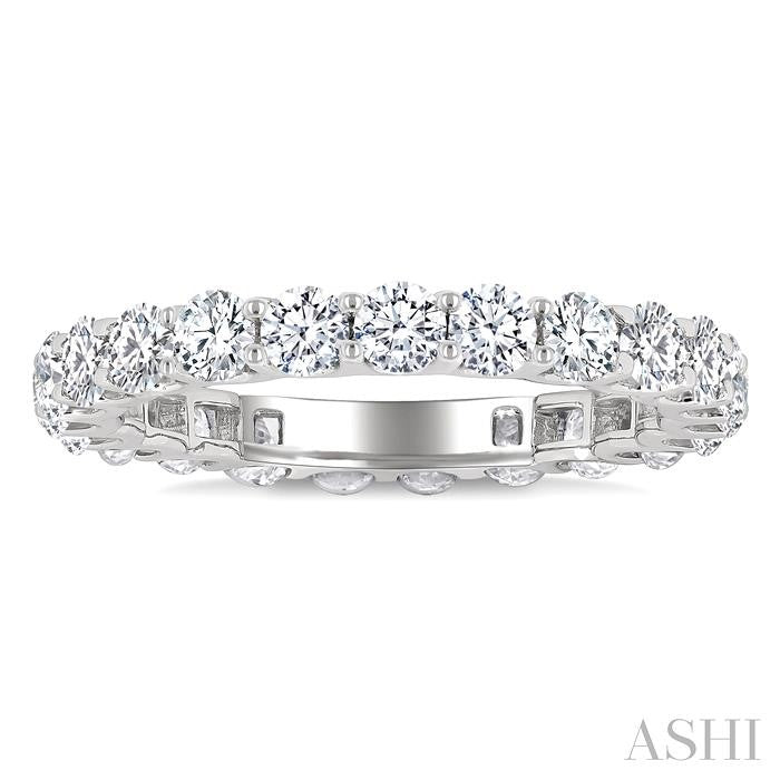 2 Ctw Round Cut Diamond Eternity Band in 14K White Gold