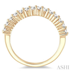 3/4 Ctw Round Cut Diamond 'V' Shape Band in 14K Yellow Gold.