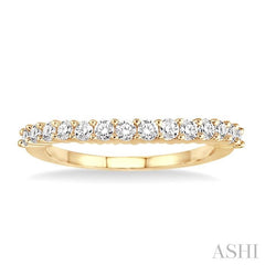 1/2 Ctw Round Cut Diamond 'V' Shape Band in 14K Yellow Gold.