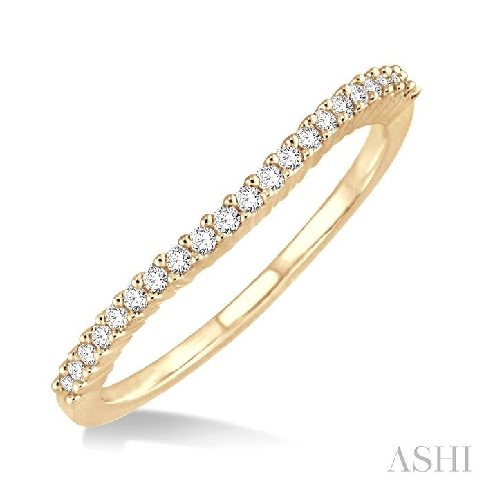 1/4 Ctw Round Cut Diamond 'V' Shape Band in 14K Yellow Gold
