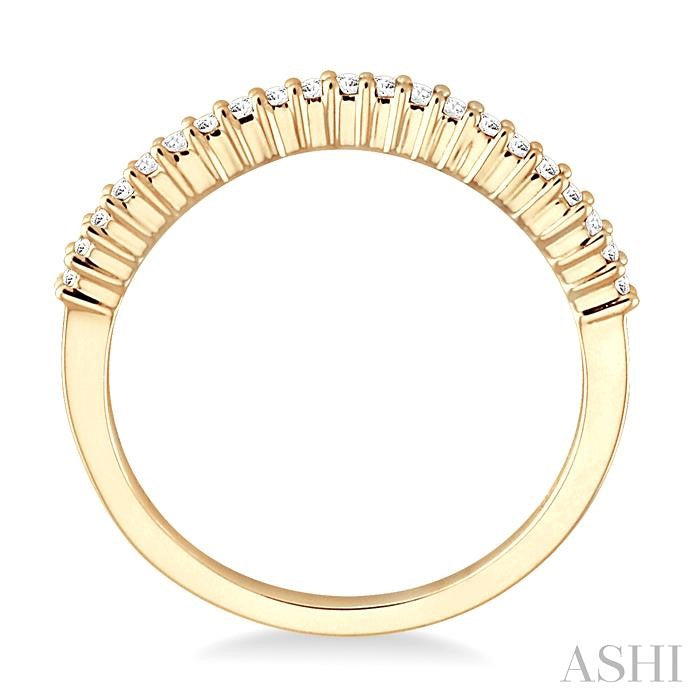 1/6 Ctw Round Cut Diamond 'V' Shape Band in 14K Yellow Gold