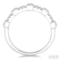 1/4 Ctw Round Diamond Wedding Band in 14K White Gold