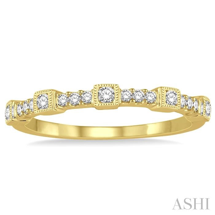 1/4 Ctw Round Diamond Wedding Band in 14K Yellow Gold
