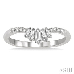 1/4 Ctw Chevron Baguette Crown and Round Cut Diamond Fashion Ring in 14K White Gold