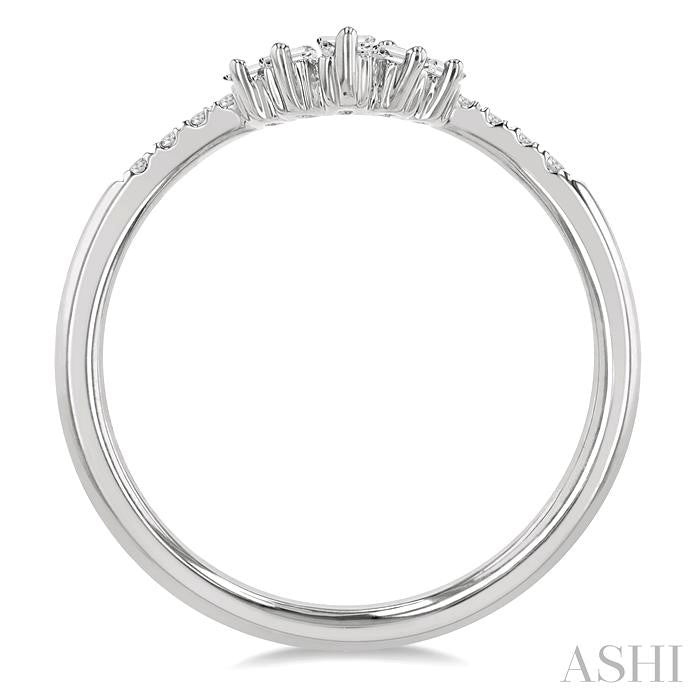 1/4 Ctw Chevron Baguette Crown and Round Cut Diamond Fashion Ring in 14K White Gold