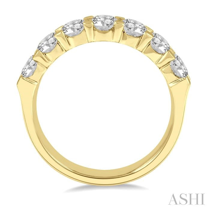 2 Ctw 7 Stone Round Cut Diamond Wedding Band in 14K Yellow Gold