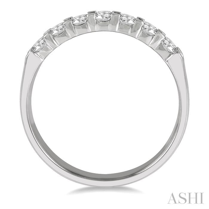 3/4 Ctw 7 Stone Round Cut Diamond Wedding Band in Platinum