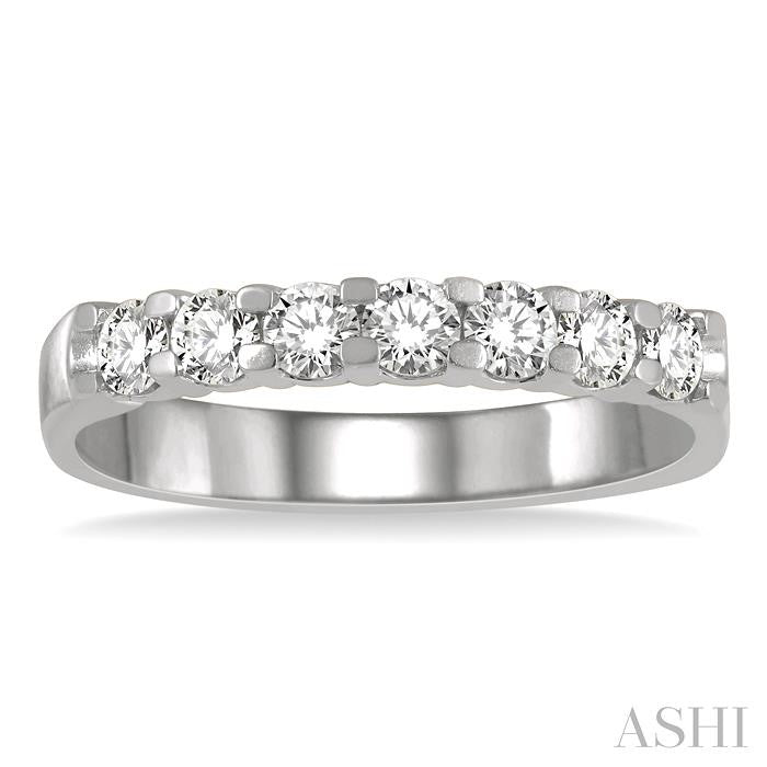 3/4 Ctw 7 Stone Round Cut Diamond Wedding Band in Platinum