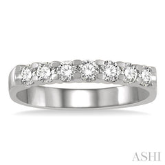 3/4 Ctw 7 Stone Round Cut Diamond Wedding Band in Platinum