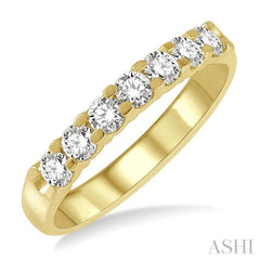 1/2 Ctw 7 Stone Round Cut Diamond Wedding Band in 14K Yellow Gold