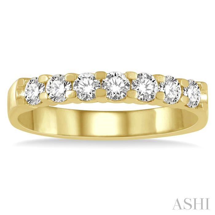 1/2 Ctw 7 Stone Round Cut Diamond Wedding Band in 14K Yellow Gold