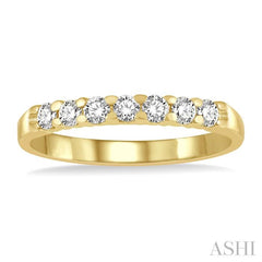 1/4 Ctw 7 Stone Round Cut Diamond Wedding Band in 14K Yellow Gold