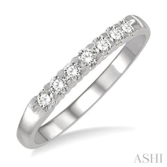1/4 Ctw 7 Stone Round Cut Diamond Wedding Band in Platinum