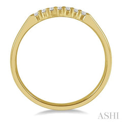 1/10 Ctw 7 Stone Round Cut Diamond Wedding Band in 14K Yellow Gold