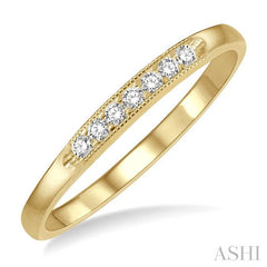 1/10 Ctw 7 Stone Round Cut Diamond Wedding Band in 14K Yellow Gold