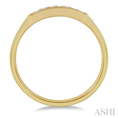1/10 Ctw 7 Stone Round Cut Diamond Wedding Band in 14K Yellow Gold