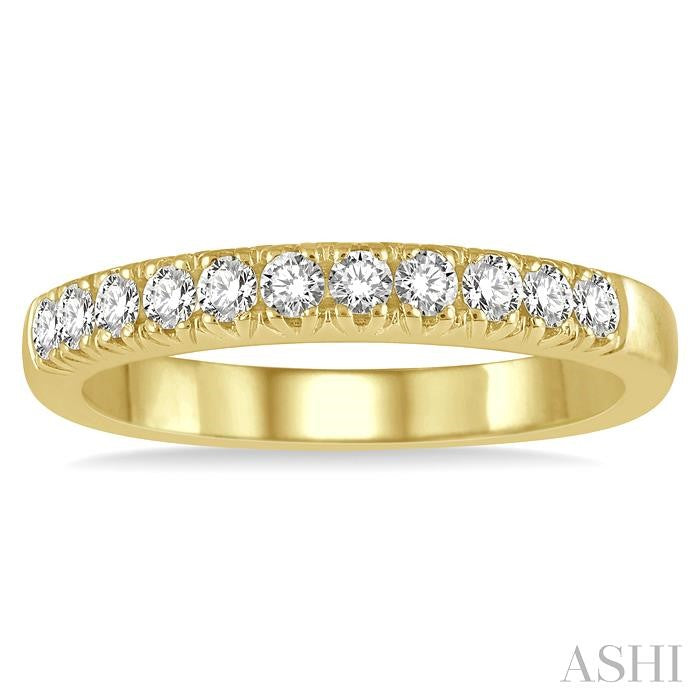 1/3 Ctw 11 Stone Round Cut Diamond Wedding Band in 14K Yellow Gold