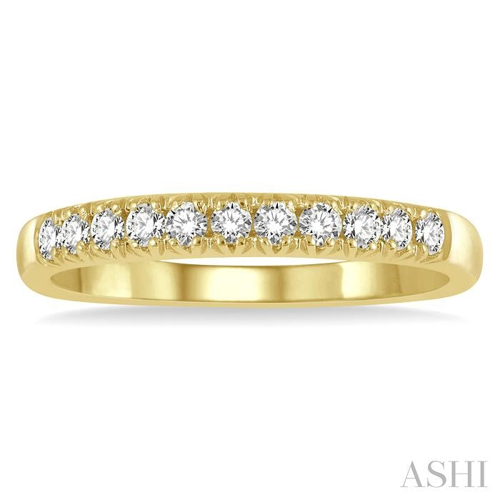 1/4 Ctw 11 Stone Round Cut Diamond Wedding Band in 14K Yellow Gold