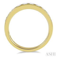3/4 Ctw Channel Set 11 Stone Round Cut Diamond Wedding Band in 14K Yellow Gold