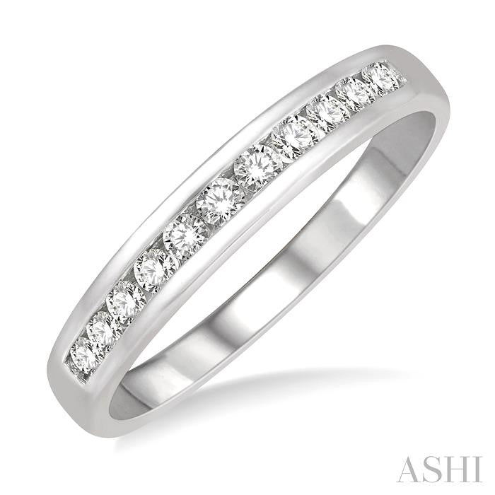 1/4 Ctw Channel Set 11 Stone Round Cut Diamond Wedding Band in Platinum