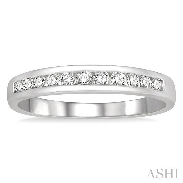 1/4 Ctw Channel Set 11 Stone Round Cut Diamond Wedding Band in Platinum