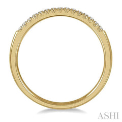1/10 Ctw 15Stones Round Cut Diamond Wedding Band in 14K Yellow Gold