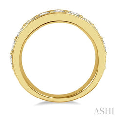 1 1/2 Ctw Round Cut Diamond Wedding Band in 14K Yellow Gold