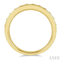3/4 Ctw Round Cut Diamond Wedding Band in 14K Yellow Gold
