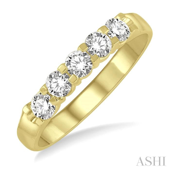 1/2 Ctw 5 Stone Round Cut Diamond Wedding Band in 14K Yellow Gold