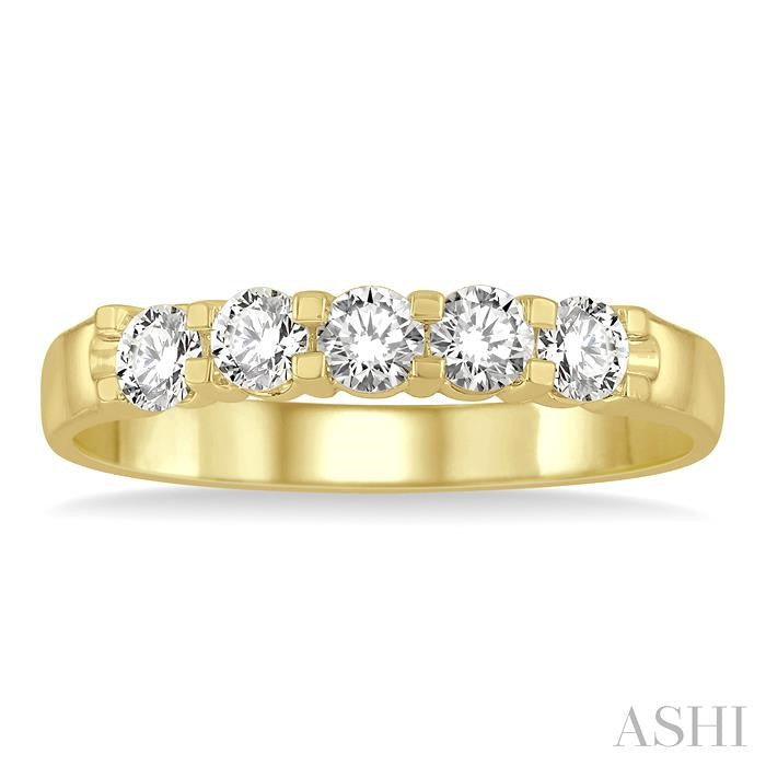 1/2 Ctw 5 Stone Round Cut Diamond Wedding Band in 14K Yellow Gold