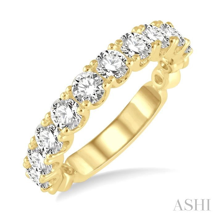 1 1/2 Ctw Lattice Round Cut Diamond Wedding Band in 14K Yellow Gold