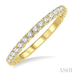 1/4 Ctw Lattice Round Cut Diamond Wedding Band in 14K Yellow Gold