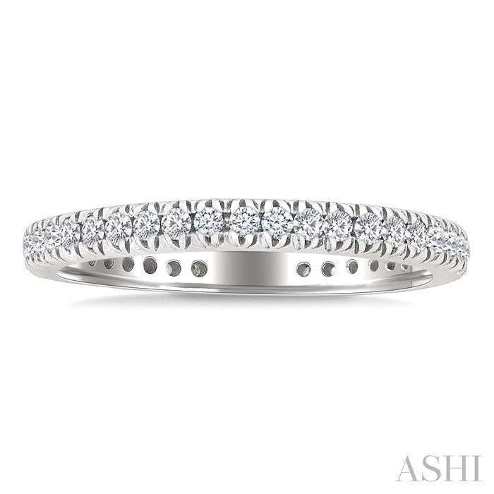 1/2 Ctw Round Cut Diamond Eternity Wedding Band in 14K White Gold