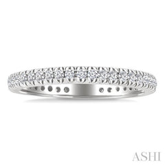 1/2 Ctw Round Cut Diamond Eternity Wedding Band in 14K White Gold