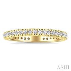 1/2 Ctw Round Cut Diamond Eternity Wedding Band in 14K Yellow Gold