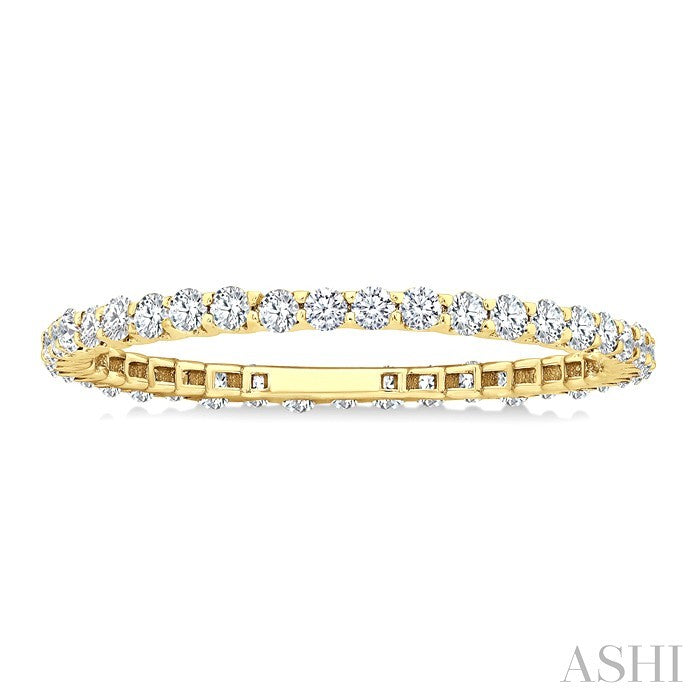 1/2 Ctw Round Cut Diamond Eternity Wedding Band in 14K Yellow Gold
